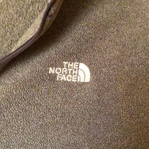 Women’s XXL North Face fleece pullover.